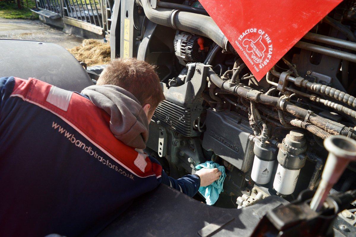 Have you had your tractor serviced recently? Get yourself booked in to make sure that your tractor stays in tip-top condition 💪 #bandbtractors #smartcheck #servicedbyB&B
