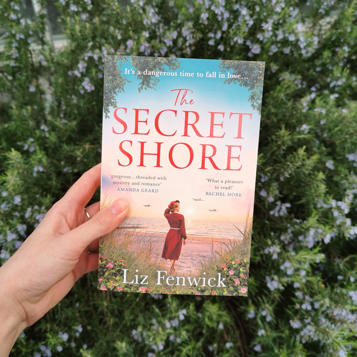 It's a dangerous time to fall in love... Award-winning author @liz_fenwick returns with a glorious, sweeping novel full of intrigue and passion this spring. #TheSecretShore is out in paperback on March 28th. Pre-order now: ow.ly/M3YY50R99fB