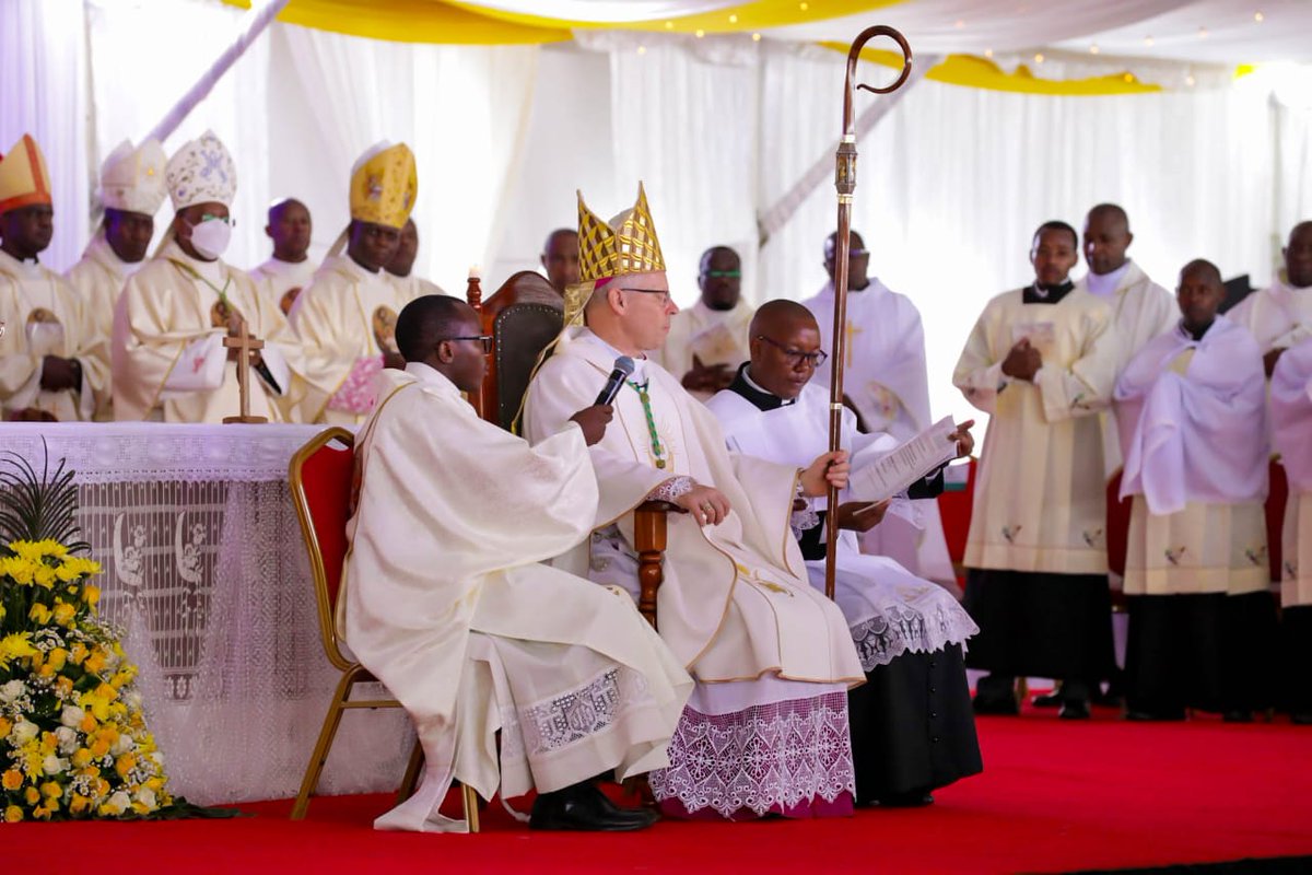 Episcopal Ordination .

Attending  the Episcopal Ordination for Bishops elect Simon Peter Kamomoe and Wallace Ng'ang'a at St Mary's Msongari.