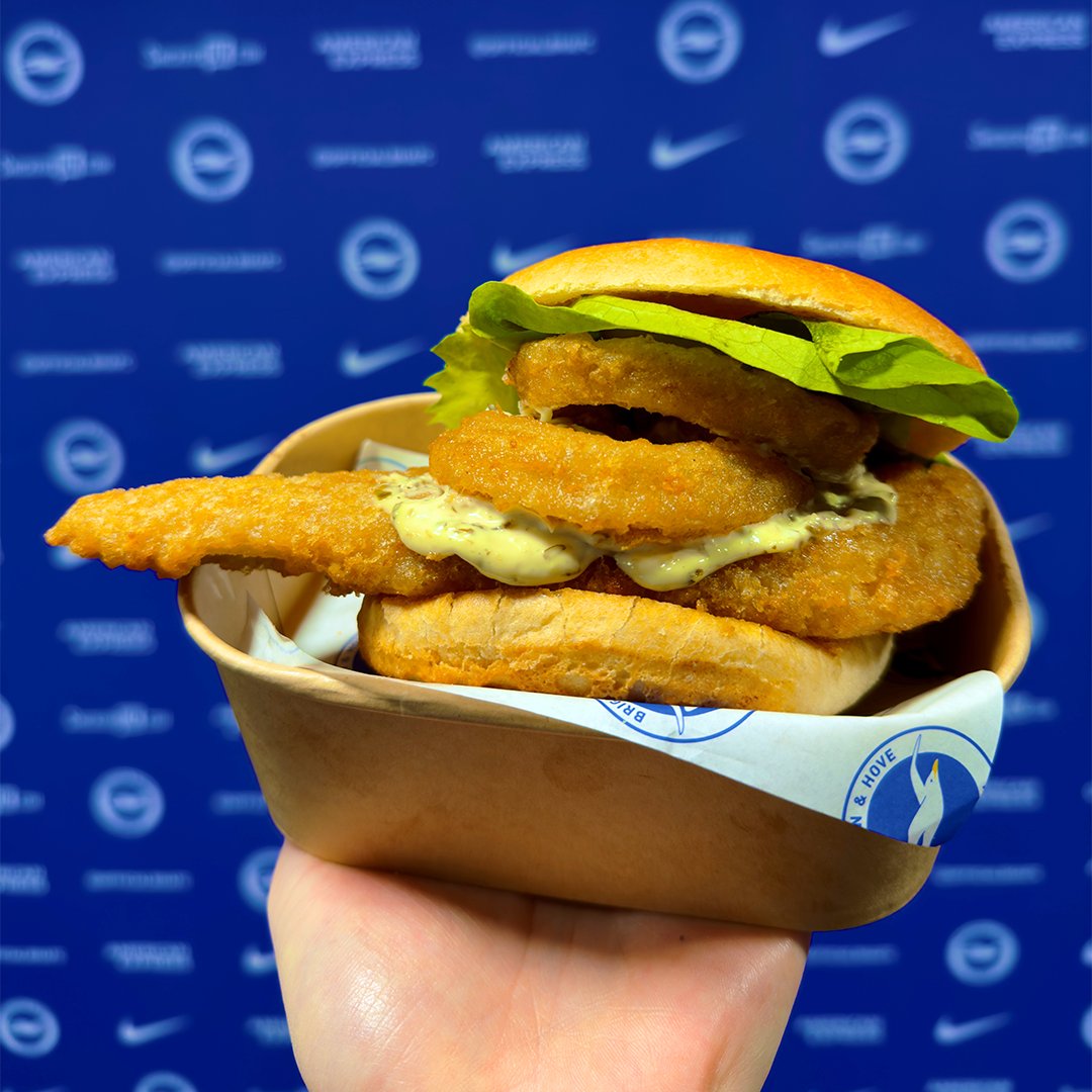 Pondering on what to have at tonight's match, #BHAFC fans? 👀 We've got a South Coast special for you. Our Battered Cod Sandwich with Tartare Sauce, Lemon and Onion Rings is available in selected kiosks across all concourses, for £8.50. Limited availability. 🐟 @FootyScran 🤤