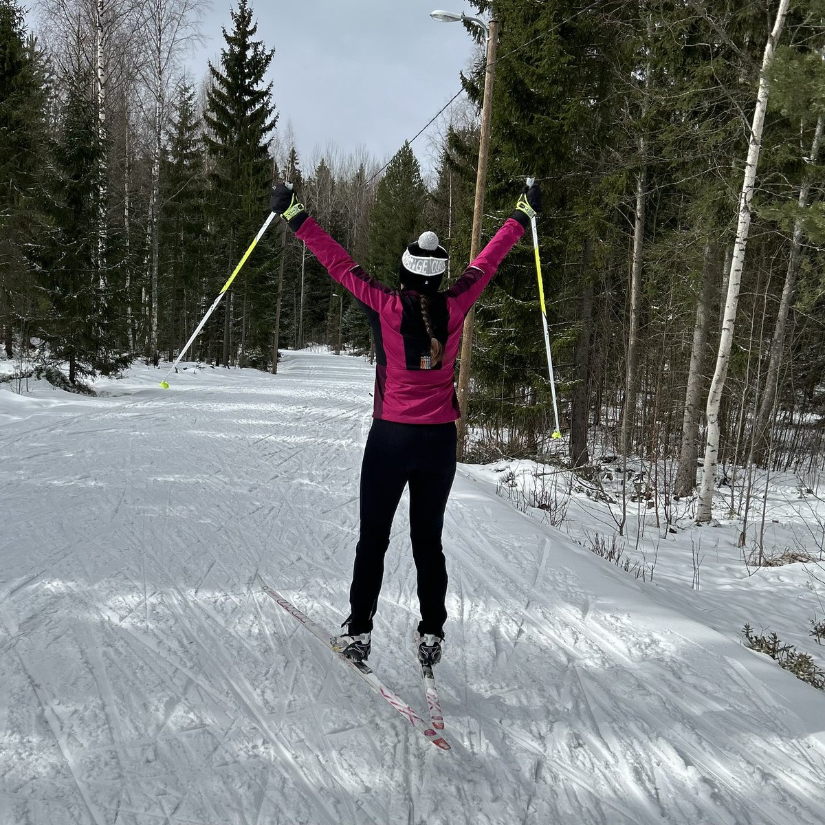 Tähän se taisi päättyä, mutta olipa upea #hiihtotalvi! Oma 500km tavoite jäi vähän vajaaksi, mutta liikunnan ilo on se tärkein. Muille hiihdon ystäville #Tampere’ella vinkki, että tänään kannattaa vielä lähteä Kaupin laduille ennen kuin lähipäivien vesisade ja lämpö vievät lumet.