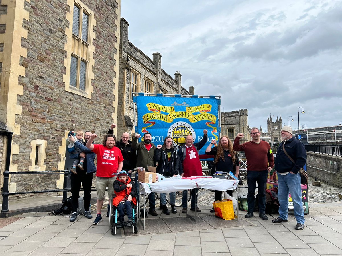 Solidarity to @ASLEFunion from us @pcs_union ✊Go say hi to your nearest picket, especially the Bristol Temple Meads picket, they are lovely and there’s breakfast sandwiches 🥪 #ASLEFStrike