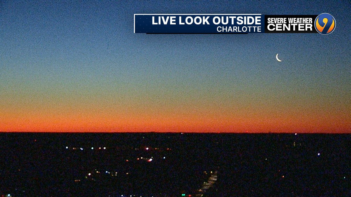 madithemet's tweet image. Getting a nice shot of that Waning Crescent this morning! Sunrise is at 7:02 🌄 @wsoctv