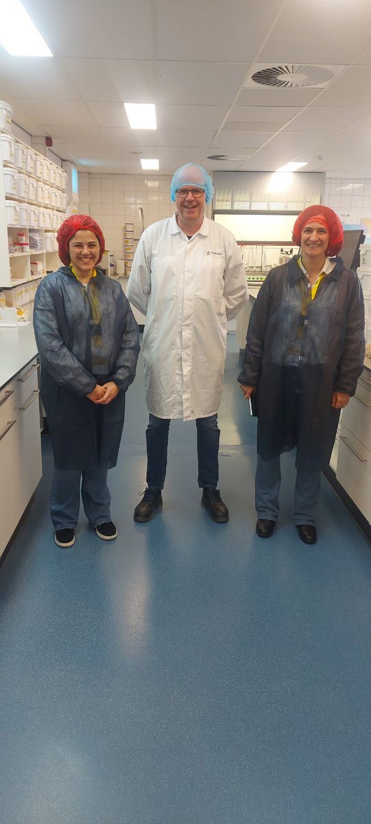lunalmarza's tweet photo. Toda una experiencia innovadora #ErasmusPus #EducaciónSuperior de Olaia y Rocío profesoras de Química y Salud Mediomambuental #staff del @IESMonteCastelo Enriqueciendo vidas abriendo mentes @sepiegob https://t.co/ixh97zWJ0G