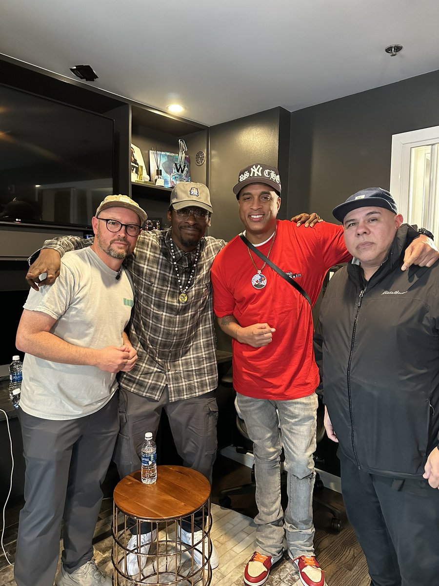 supremelarock's tweet image. Great day discussing records with @PeteRock #conmen #redbull