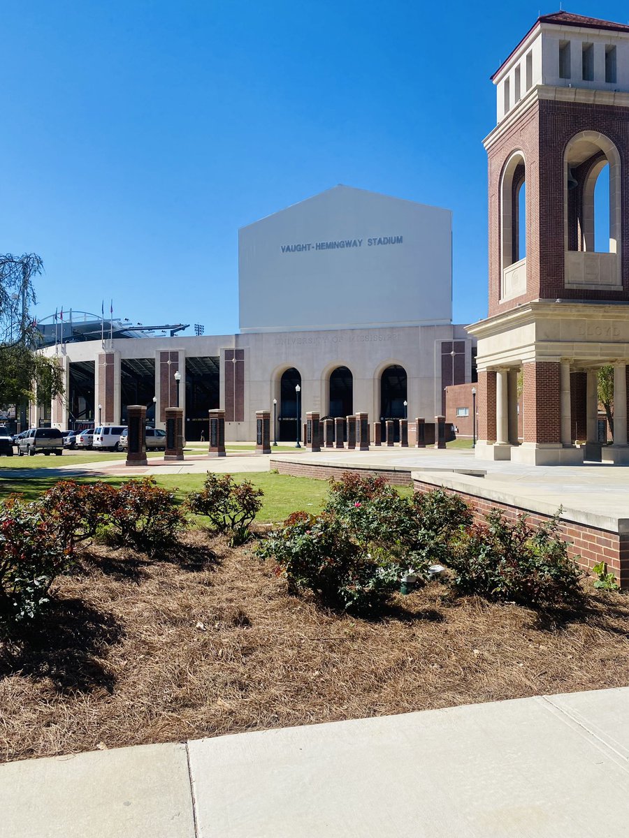 I had such a great visit @OleMiss speaking as the keynote at their Research Day! Thanks to @JDWellmanPhD @GraceRivera22 especially for making this such a great trip! So much history on your beautiful campus!