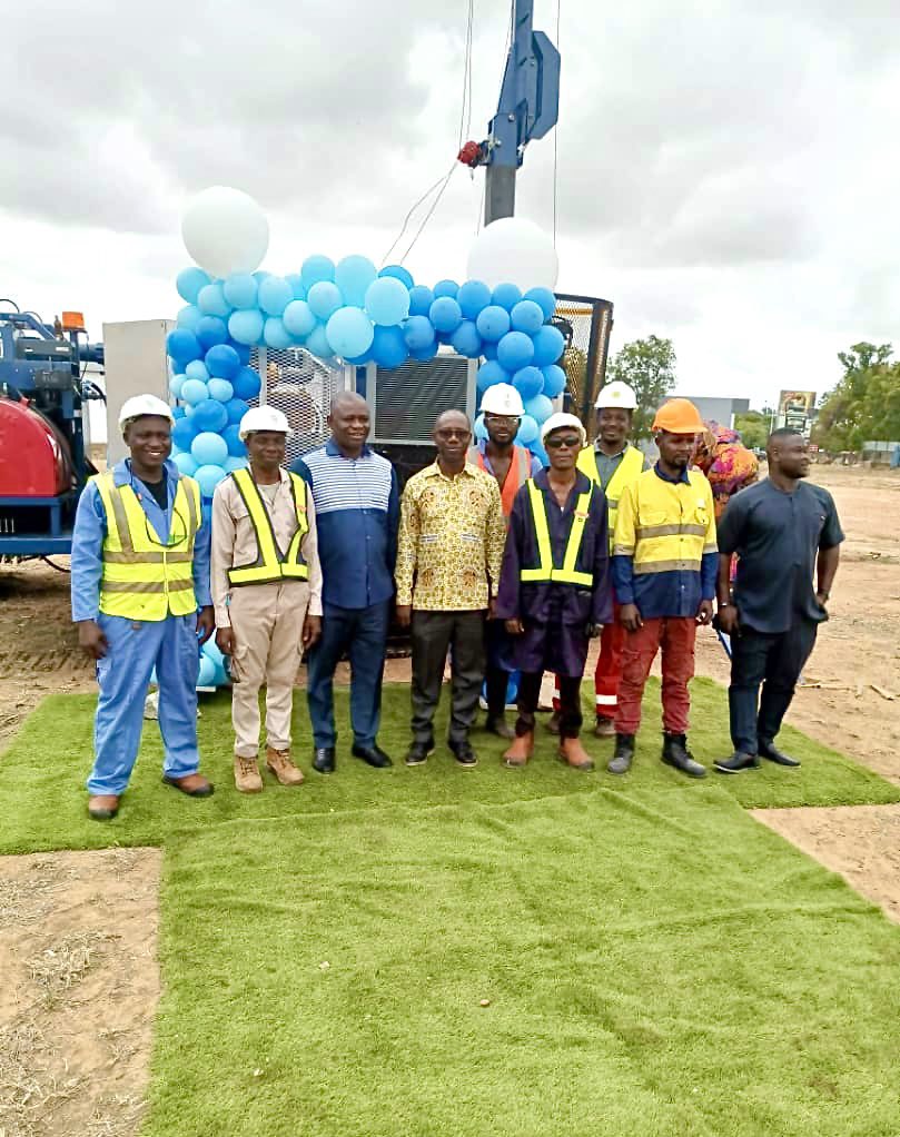 ggsa_official's tweet photo. Our Ag. Director-General joined the Hon. Dep. Minster for Lands and Natural Resources (MLNR), Hon George Mireku Duker, as he commissioned a newly acquired drill rig procured by GIISDEC for the mining sector of Ghana. https://t.co/l5qOgaTKYs