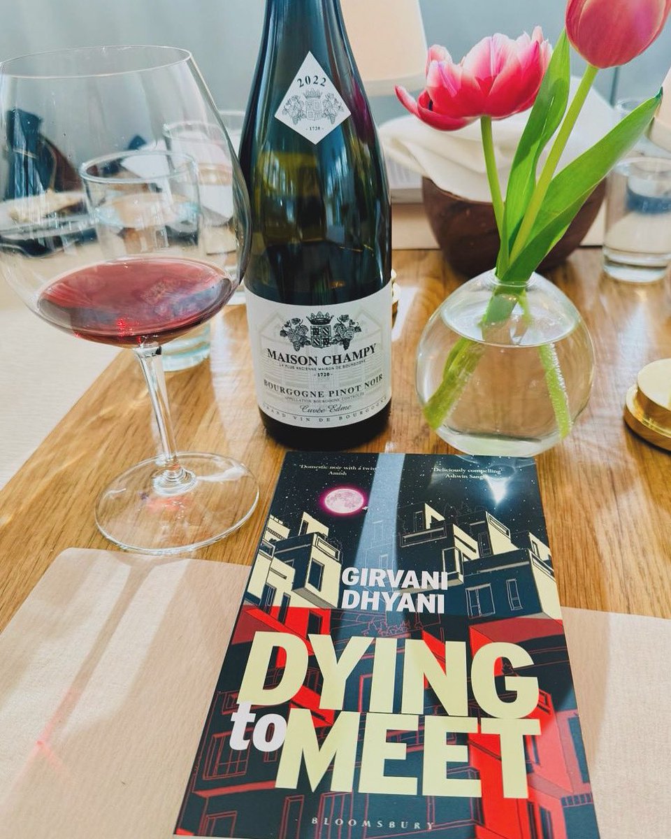 If you’ve read #DyingToMeet a similar dinner party features in the book. Except it’s a lot bloodier 🙈 #springtime @perryst_nyc @BloomsburyIndia