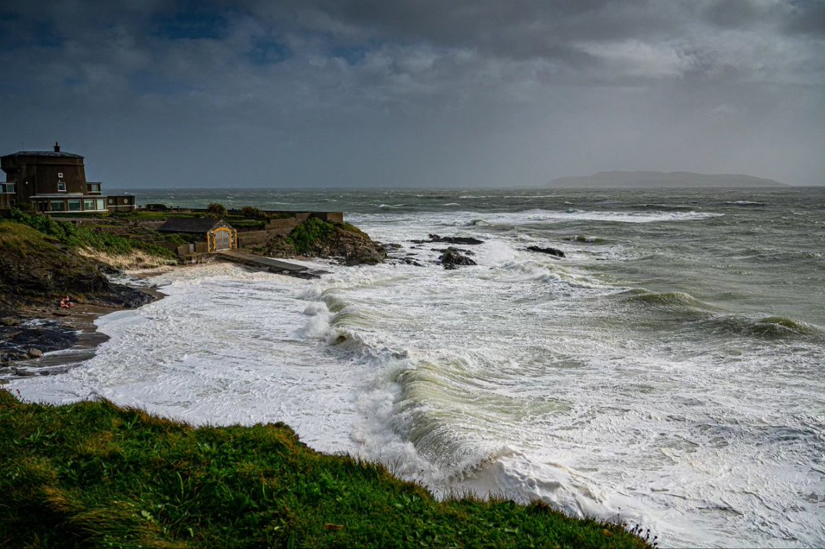 Storm Kathleen hitting the east coast of Ireland. Really hope the group heading down in their dry robes weren't foolish enough to go swimming.
Stay safe.

<a href="/LambayWhiskey/">Lambay Irish Whiskey</a> <a href="/discoverfingal/">DiscoverFingal</a> <a href="/DiscoverIreland/">Discover Ireland</a> <a href="/MetEireann/">Met Éireann</a> #StormKathleen #photography #photooftheday #storm #ireland