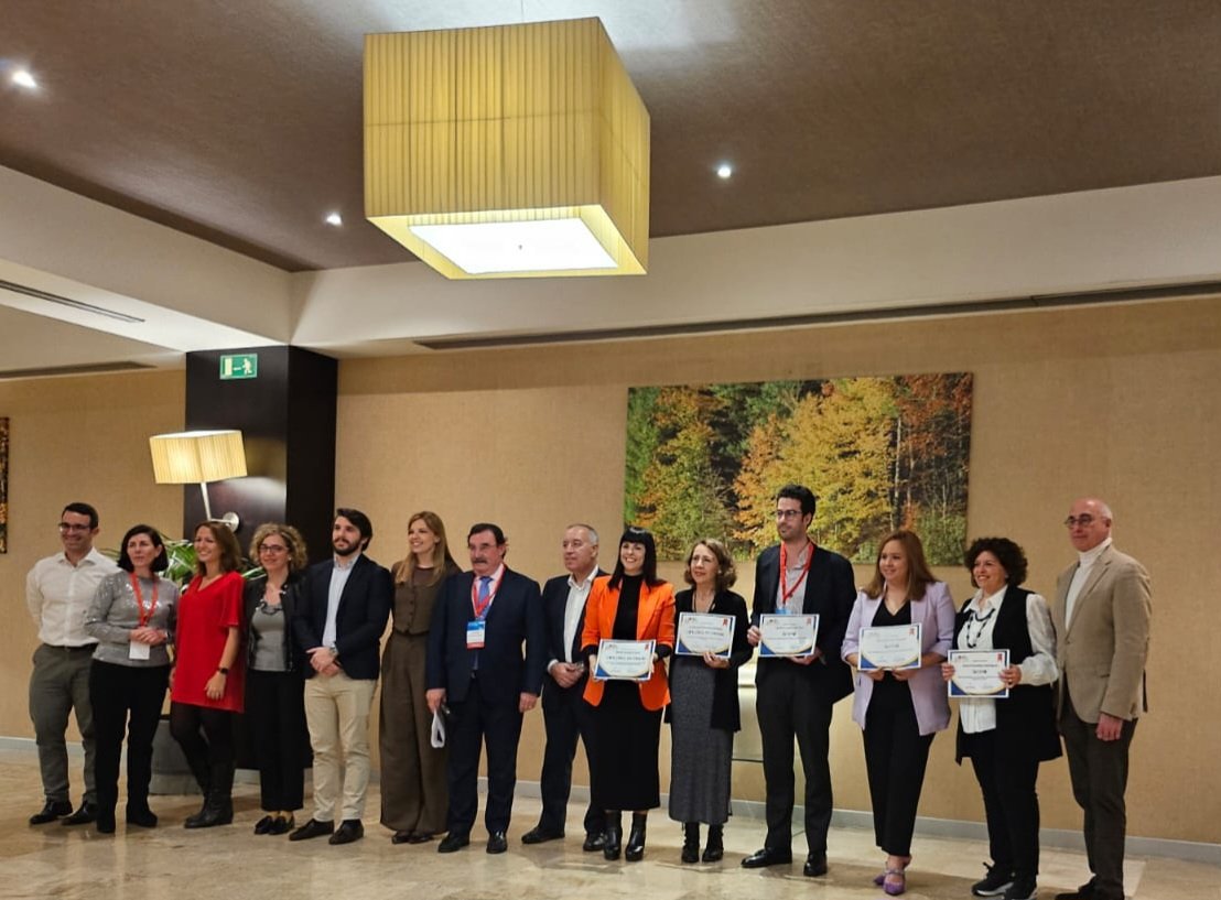 Miryamgcebrian's tweet photo. Un placer participar en I FORO DE GESTORES DEL FUTURO.Apostando por el TALENTO JOVEN.
Orgullosa de haber sido galardonada con el Primer Premio al Mejor TFM de los últimos 5 años. Lo mejor: conocer personas espectaculares con talento increíble y compartir momentos con ellos.❤️ https://t.co/GFk1yxEmNb