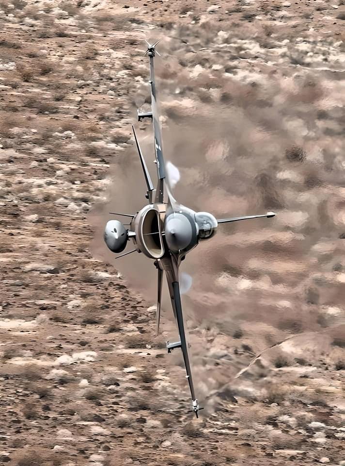 F-16 credit Modern Aviation