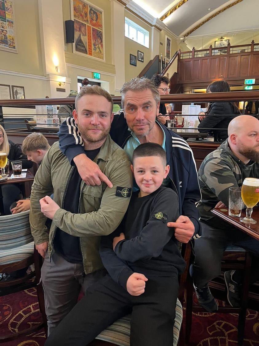 jamesmatttaylor's tweet photo. @badge_is_in Three generations, 2 getting the badges in, the other pointing just in case. https://t.co/7Ps8QV6ScY