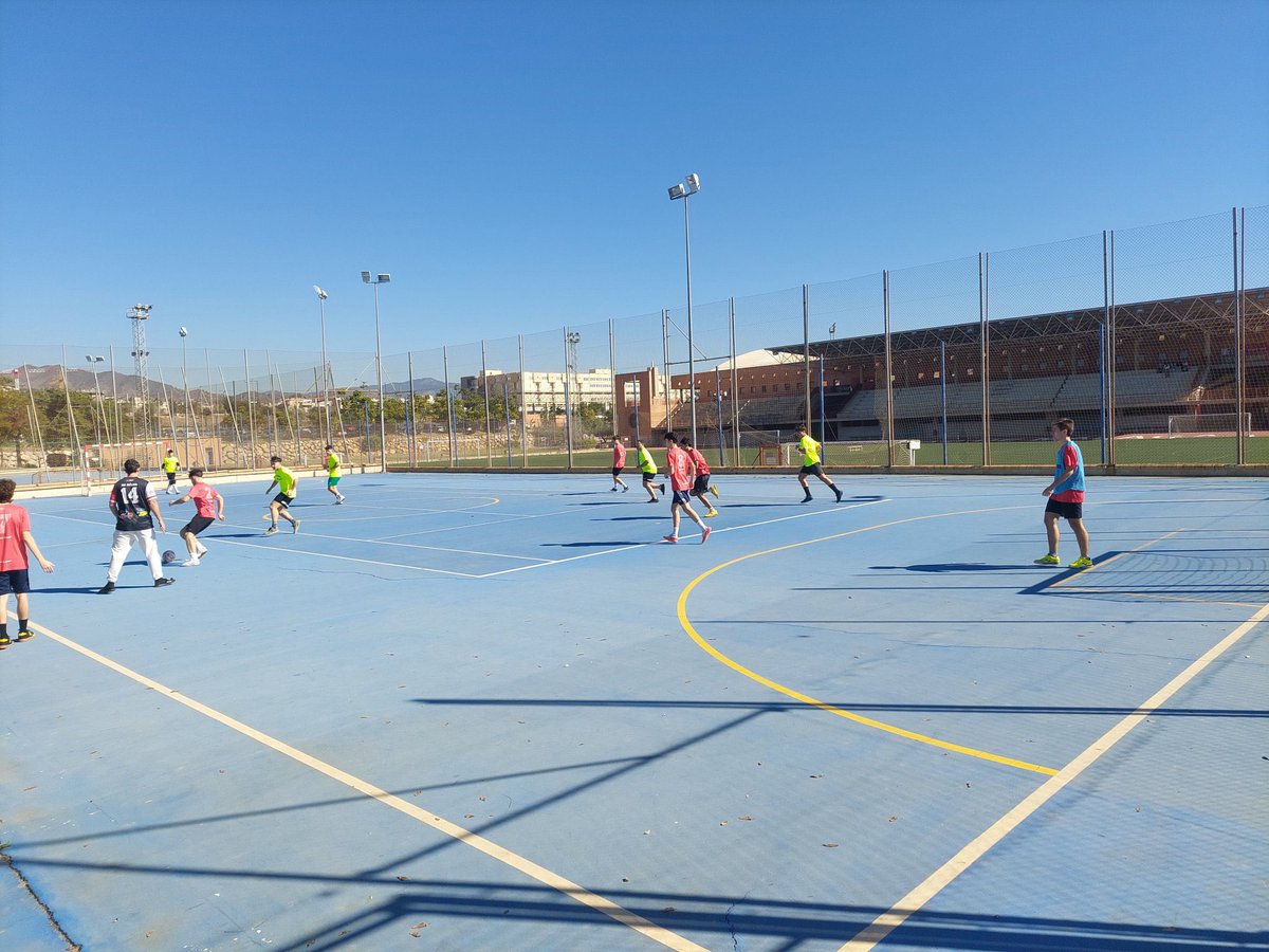 Hoy, 6 de abril, se conmemora el Día del #Deporte y la Actividad Física. 

Desde la Universidad de Málaga apostamos por la vida saludable y sus beneficios, y para ello, recuerda que puedes disfrutar de todo lo que te ofrece <a href="/deportesUMA/">deportes UMA</a>.
