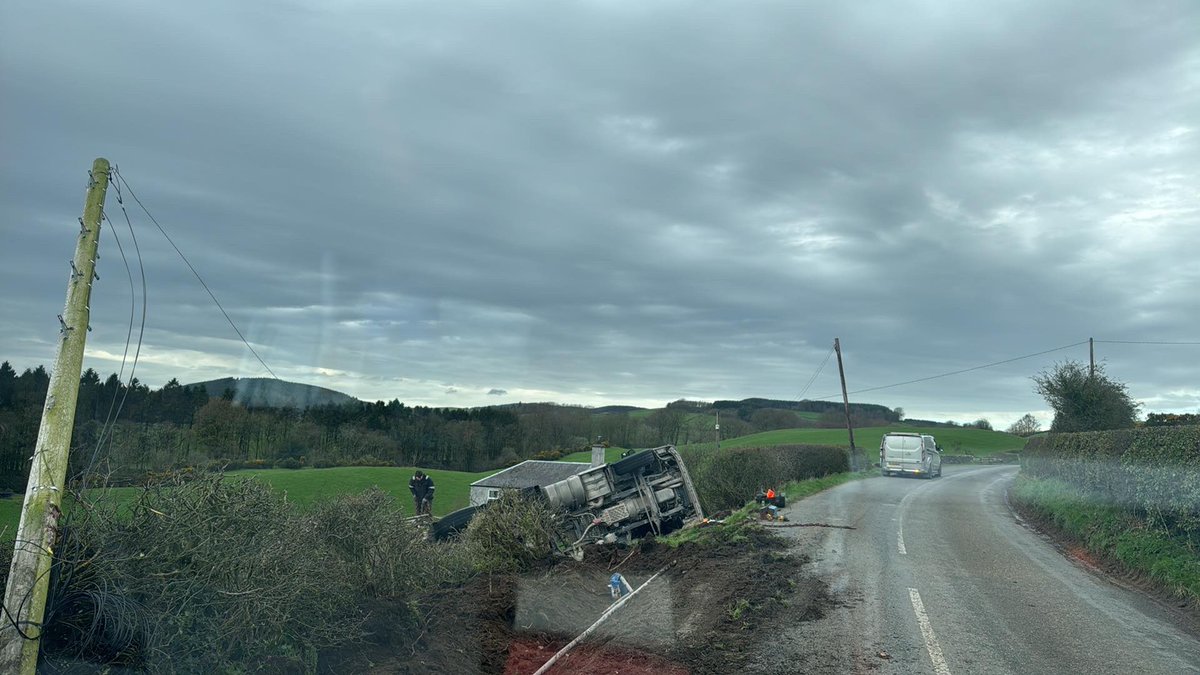 Road currently closed - B729 to #Dunscore at New House farm . Lorry off the road #dumfriesandgalloway