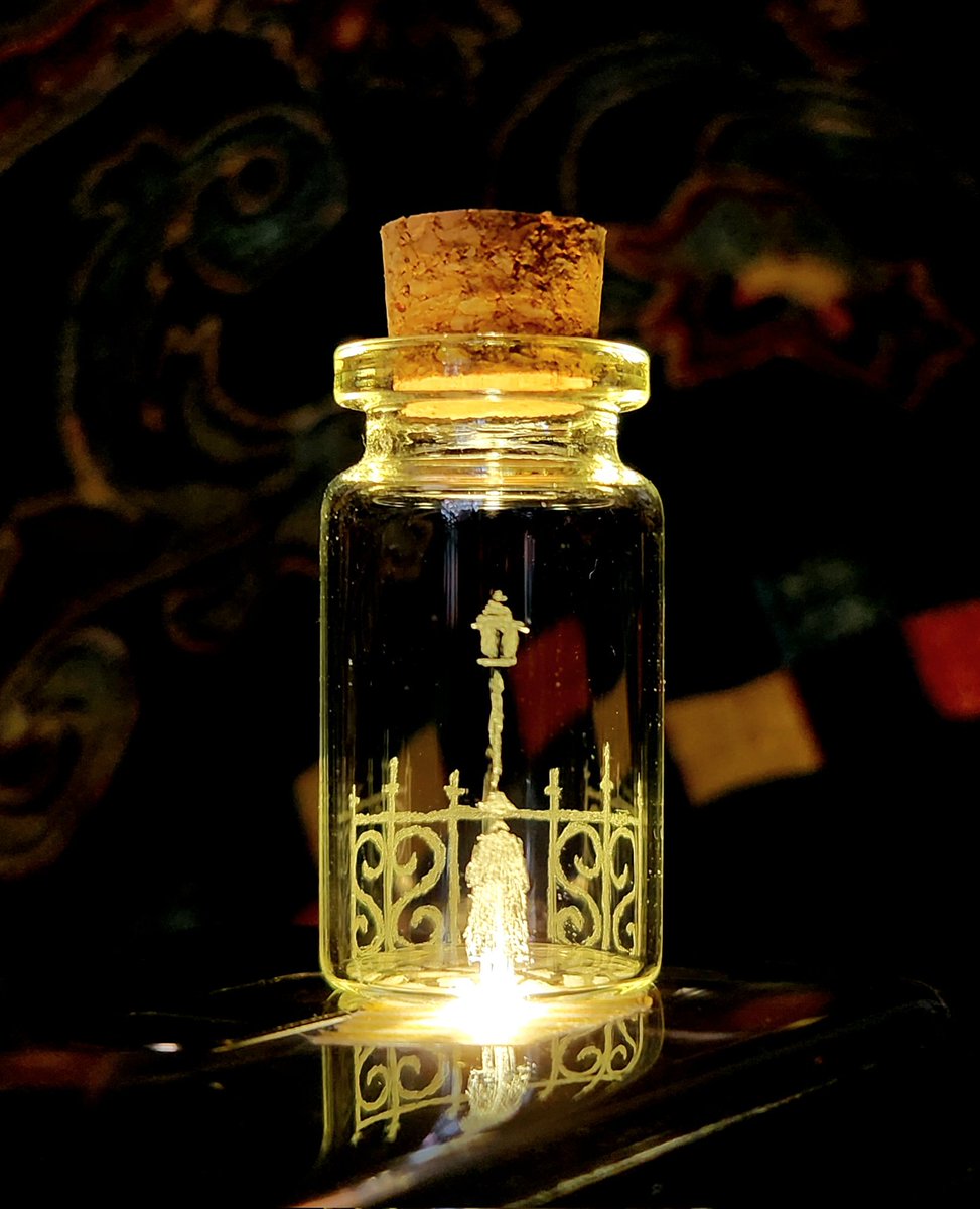 「ガラスの小瓶削って作ったクロノ・トリガー概念 」|橋日露光🌹Rokoh Hashibiのイラスト