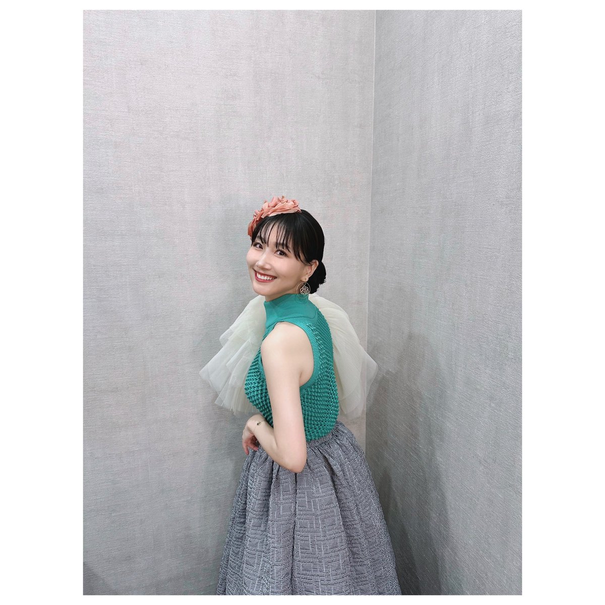 ai_otsuka99's tweet photo. AIO BRASSIC fashion
👗レトロな雰囲気で👠

同じボトムスでトップスだけ変えて全く違う感じにしました。

AIO https://t.co/wqYG6VqZud