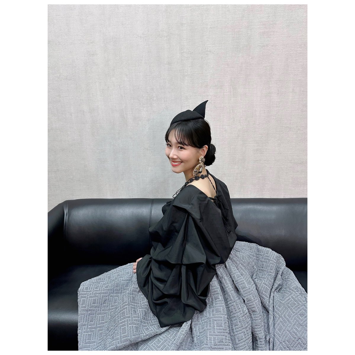 ai_otsuka99's tweet photo. AIO BRASSIC fashion
👗レトロな雰囲気で👠

同じボトムスでトップスだけ変えて全く違う感じにしました。

AIO https://t.co/wqYG6VqZud