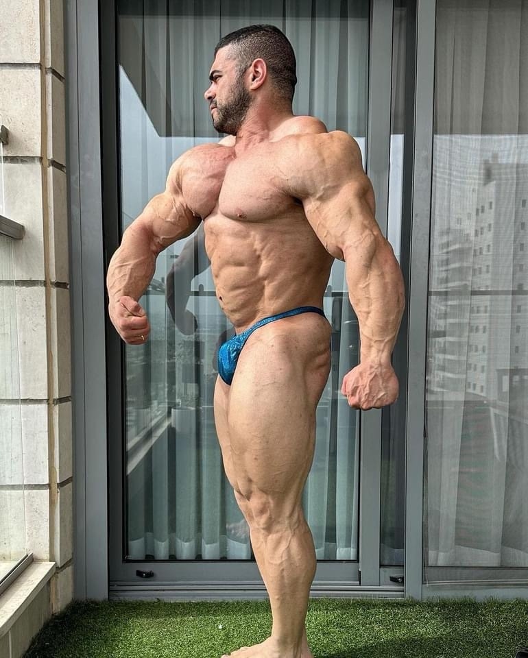 Sahar hot as usual and filling those posers well #bodybuilder #hothunk #sexyhunk #bulge #poserbulge #sohot