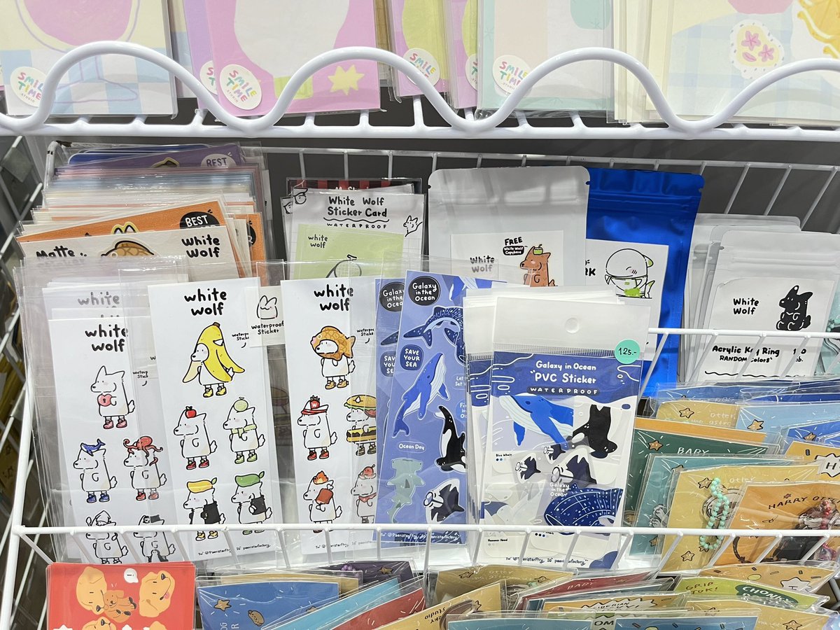 PaeristarFtry's tweet photo. ภาพสินค้าที่ประจำการอยู่บูธ i01
@AnitimeTH x @ifstore_art
ขอบคุณภาพจากลูกค้าด้วยนะคะ
Cr. น้องยูริ~!!
#งานหนังสือ67 #งานหนังสือ #bookfairth #สัปดาห์หนังสือแห่งชาติครั้งที่52 #whitewolf #moshark #paeristarfactory https://t.co/a9GkdbcBiN