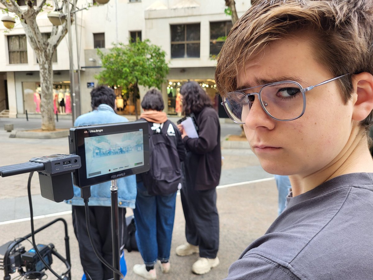 🎬Muy profesionales las estudiantes de @ActuaCordoba. Me ha encantado colarme en la experiencia. De extra no me ganaré la vida, pero documentando rodajes quizás 🤣