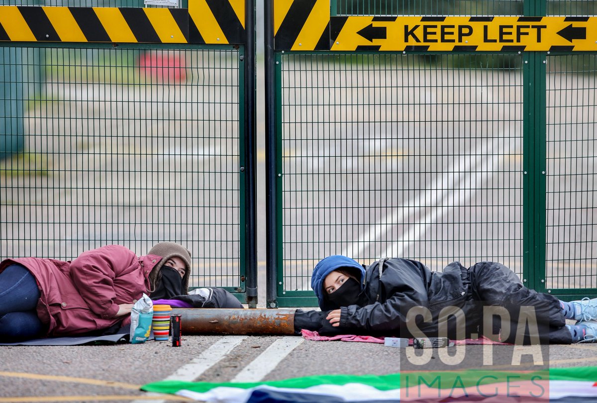 sopaimages's tweet photo. Several views of #Activists from #PalestineAction attach themselves to a #metal lock-on and use their bodies to #block the main vehicular access road into #InstroPrecision during the demonstration in #Sandwich, #UnitedKingdom on Mar 26, 2024. ๐ท Martin Pope for SOPA Images https://t.co/sAQCkTPAxI