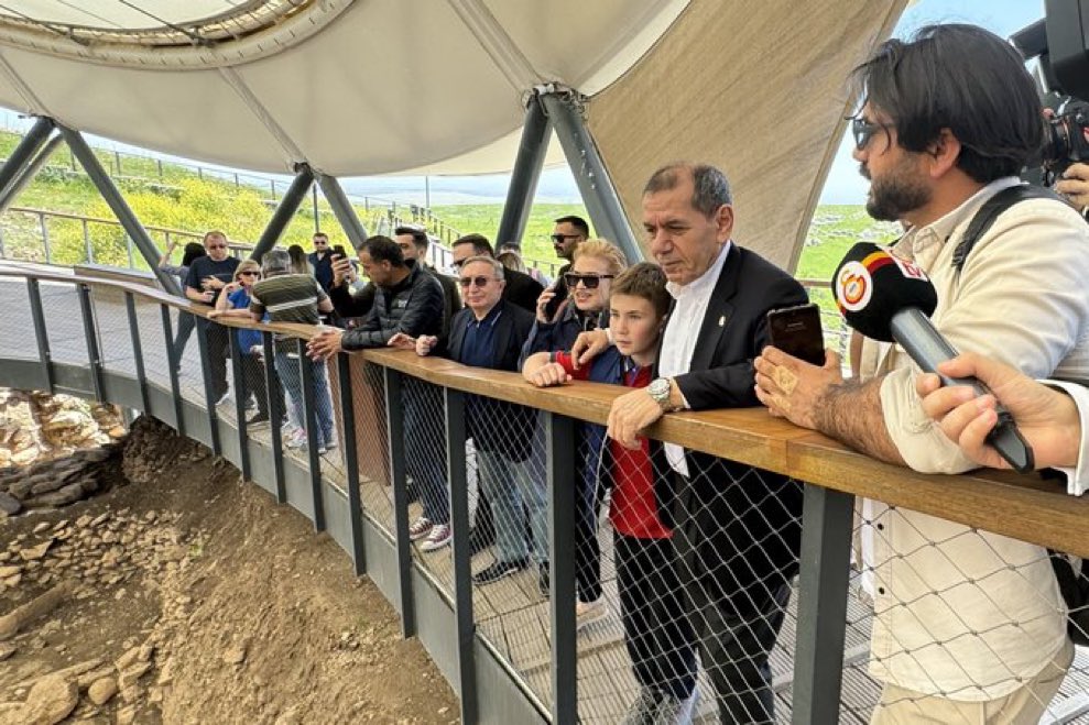 Başkanımız Dursun Özbek ve ailesi Göbeklitepe’yi ziyaret etti.