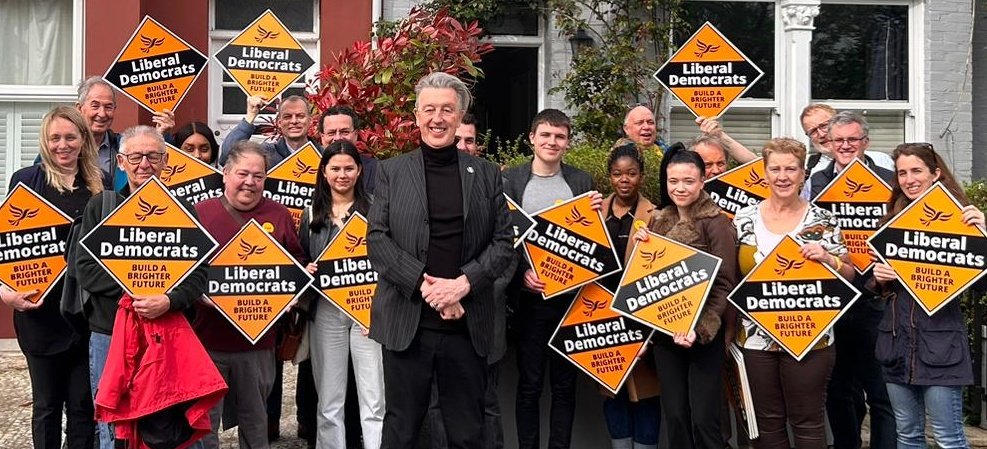 Great to be out with volunteers from @UKPatchwork and Lib Dem party president @markpack - joining Wimbledon Park councillors speaking with people about local issues