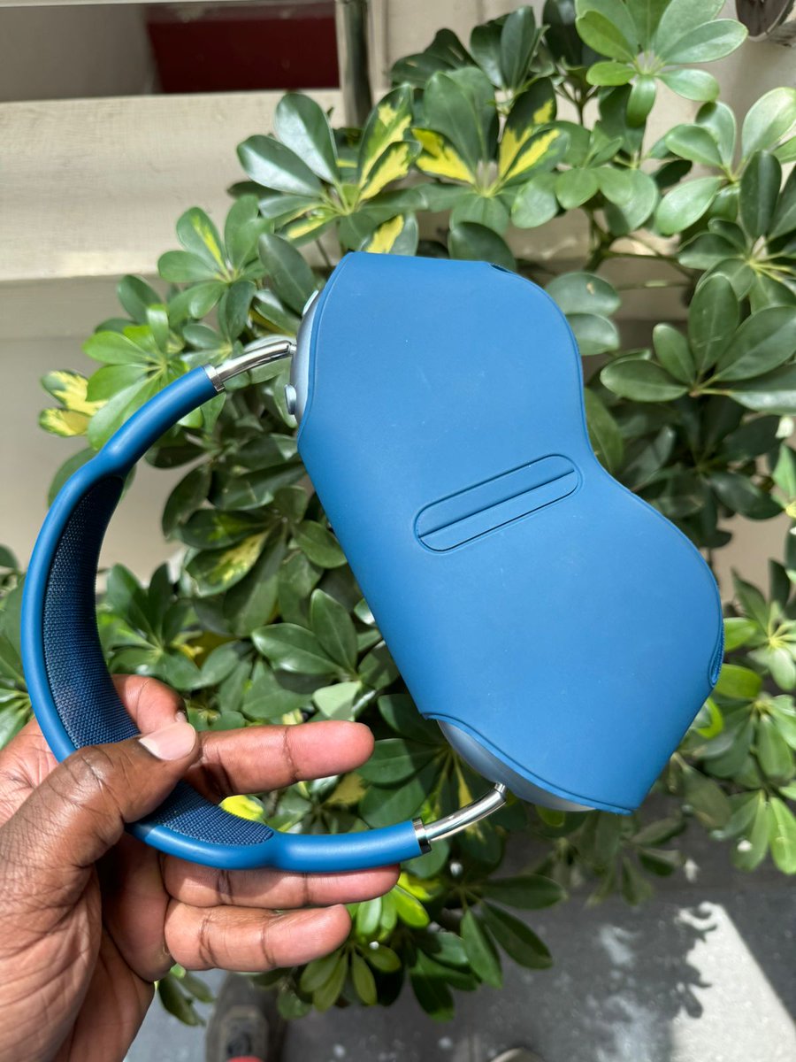 Simler_'s tweet photo. A day is never a full day without music. Simler got you.

AirpodsMax
Condition: open box new
Call/Whatsapp☎️ 📲0729235021
Shop with us, get a 1 year warranty 

#shopwithsimler https://t.co/PJyP1WMvPa