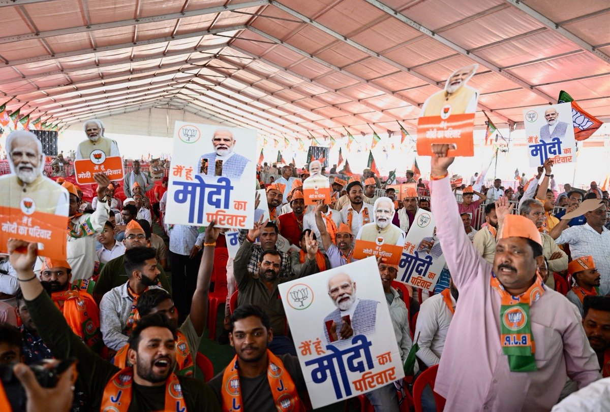narendramodi's tweet photo. सहारनपुर में उमड़े मेरे परिवारजनों के जोश और उत्साह ने भावविभोर कर दिया। https://t.co/jrdi363wiW