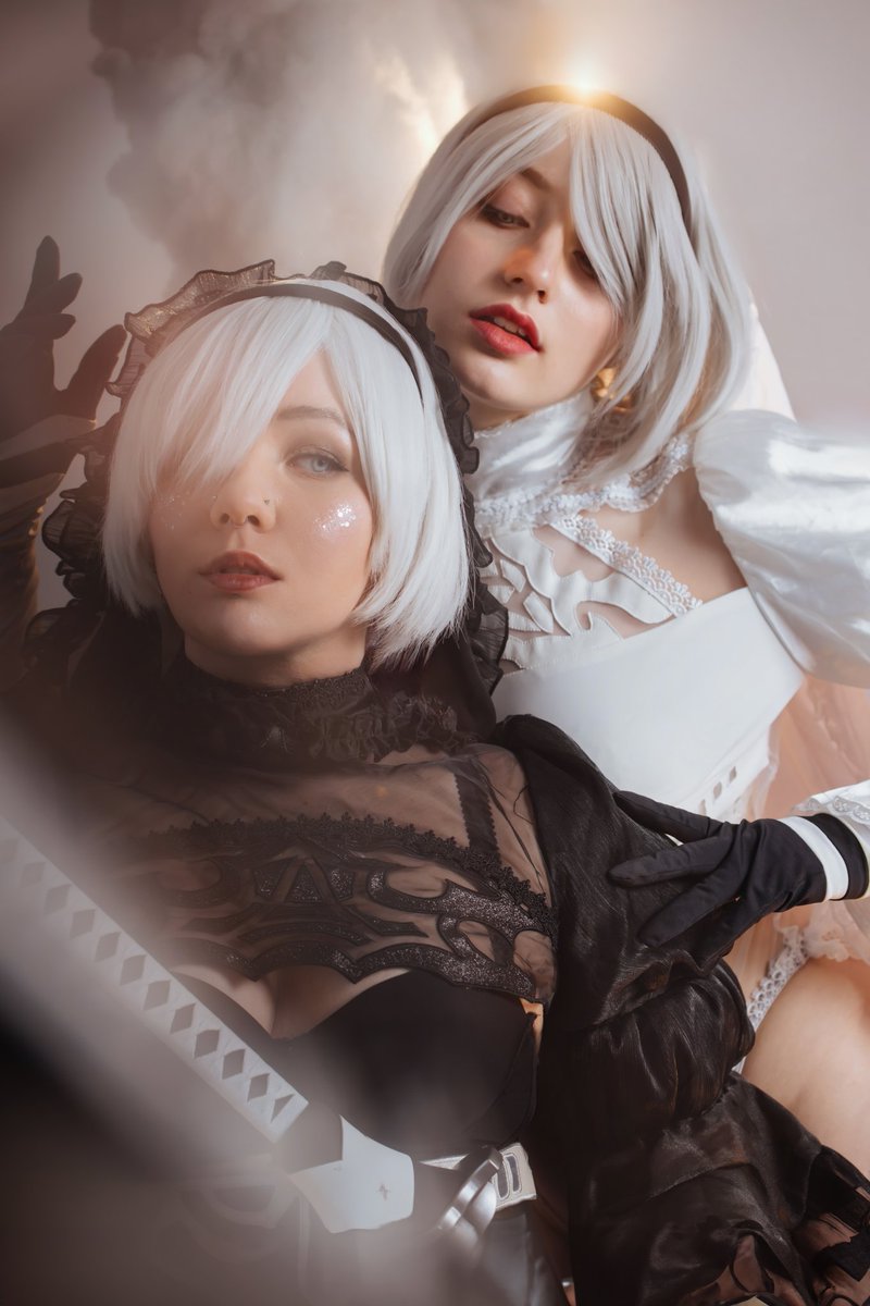 Two perfect Brides 🤍🖤 Black 2B bride cosplay by me 🖤 White 2B bride cosplay by @Foxy_nikss 🤍 Ph @AsterShade 🖤🤍🖤 @CosplayInfin #cosplay #2B #2bcosplay #NieR