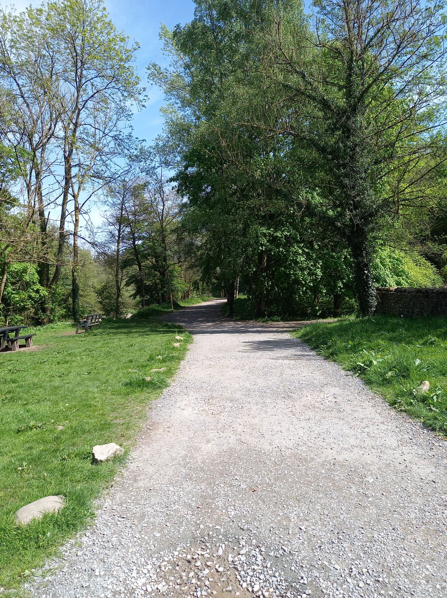 There are some truly stunning walks to explore in Kirkby Lonsdale. 🌷🚶 Don't forget to pop in for a drink or bite to eat afterwards! Or you could book a room with us to enjoy a longer stay! Book your stay here > bit.ly/3xo6RwI