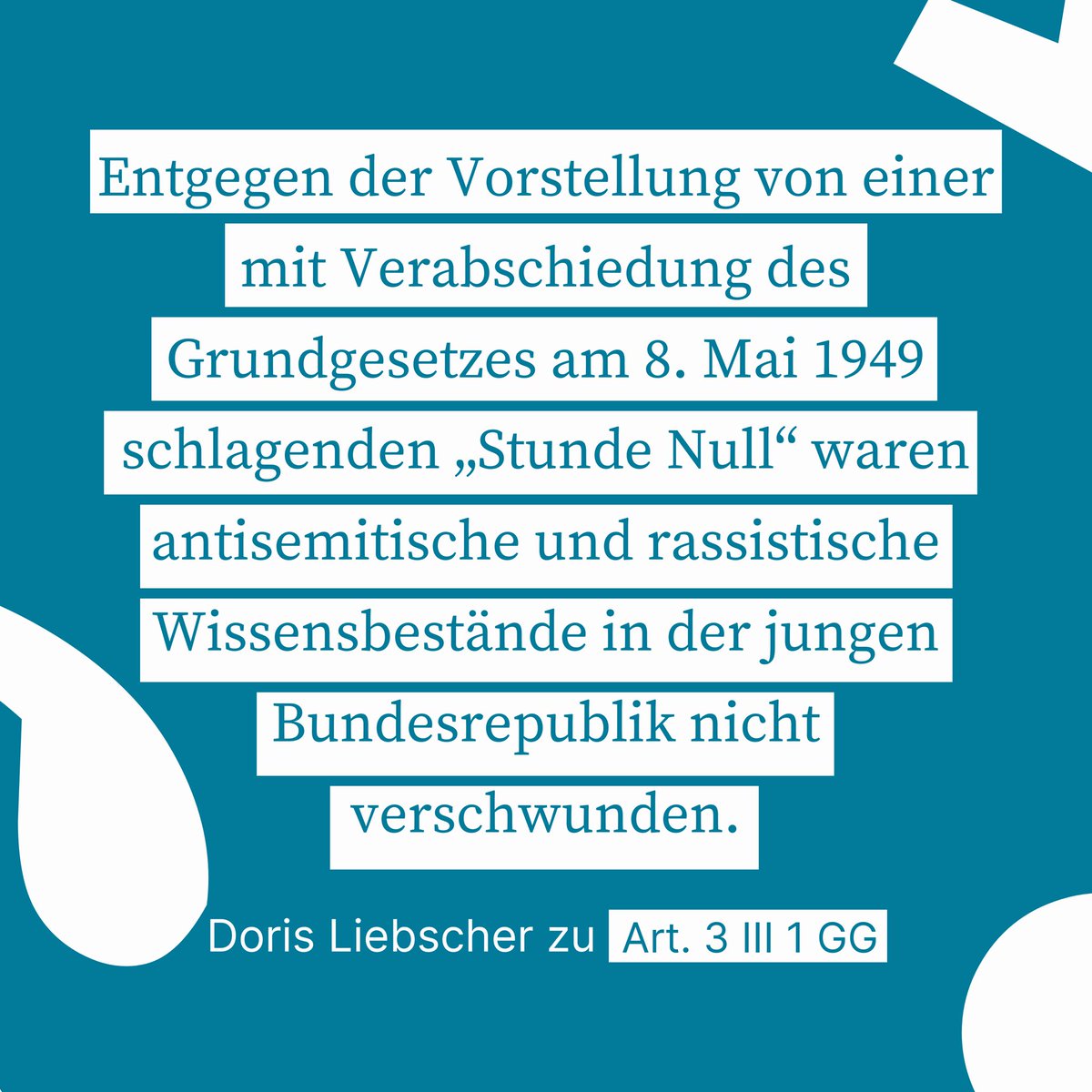 ⏳In 9 Tagen erscheint @unrechtmitrecht. Heute beginnen wir mit einem Zitat von @dorisliebscher. Sie leitet seit 2020 die Ombudsstelle für das Berliner Antidiskriminierungsgesetz und hat den Beitrag zu Art. 3 Absatz 3 Satz 1 Grundgesetz im Reader geschrieben. #unrechtmitrecht