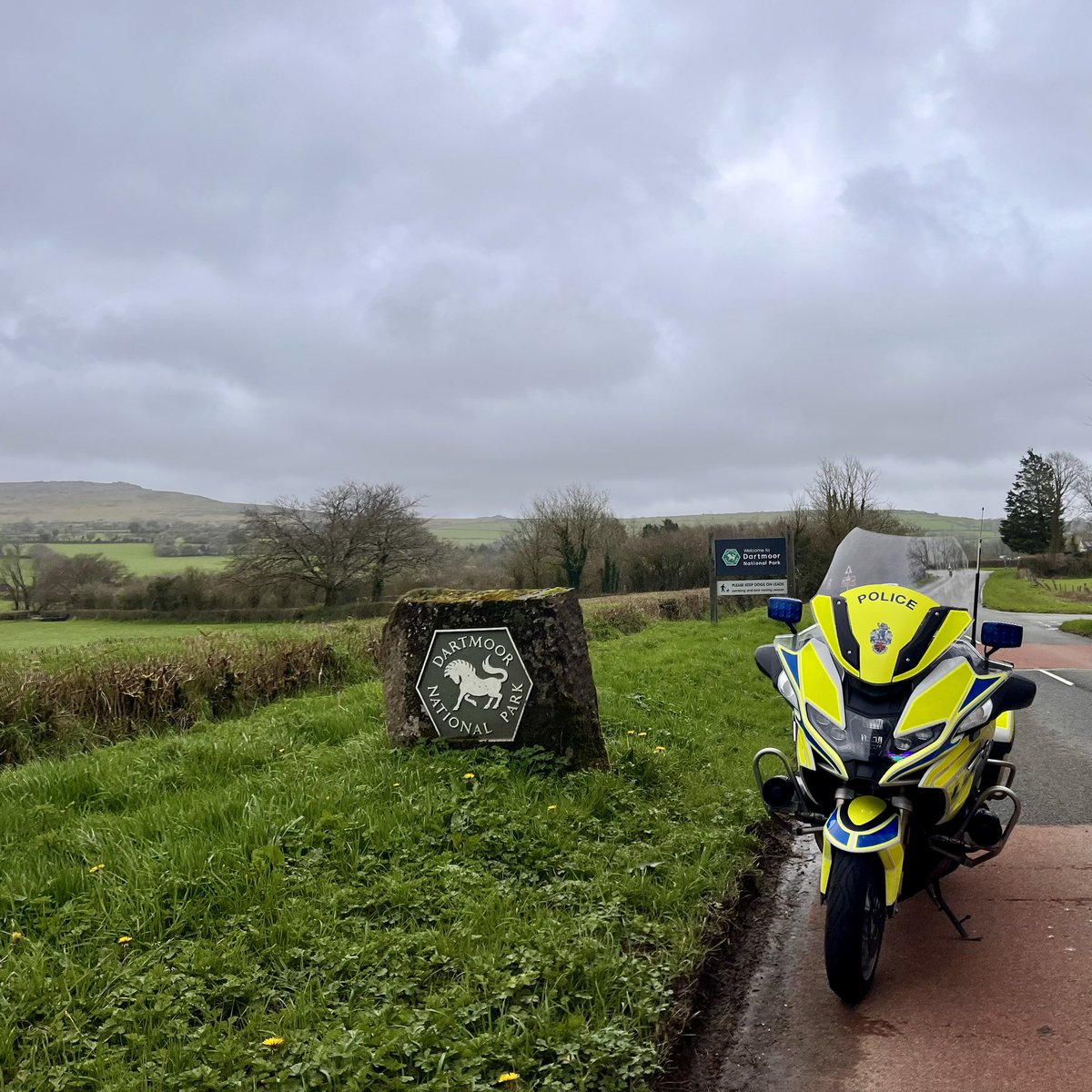 Enjoy our national parks @dartmoornpa - remember the speed limit is 40 mph. #moorcare Adverse wind warnings - excess of 46 mph… #arrivealive @VisionZeroSW #opcosset