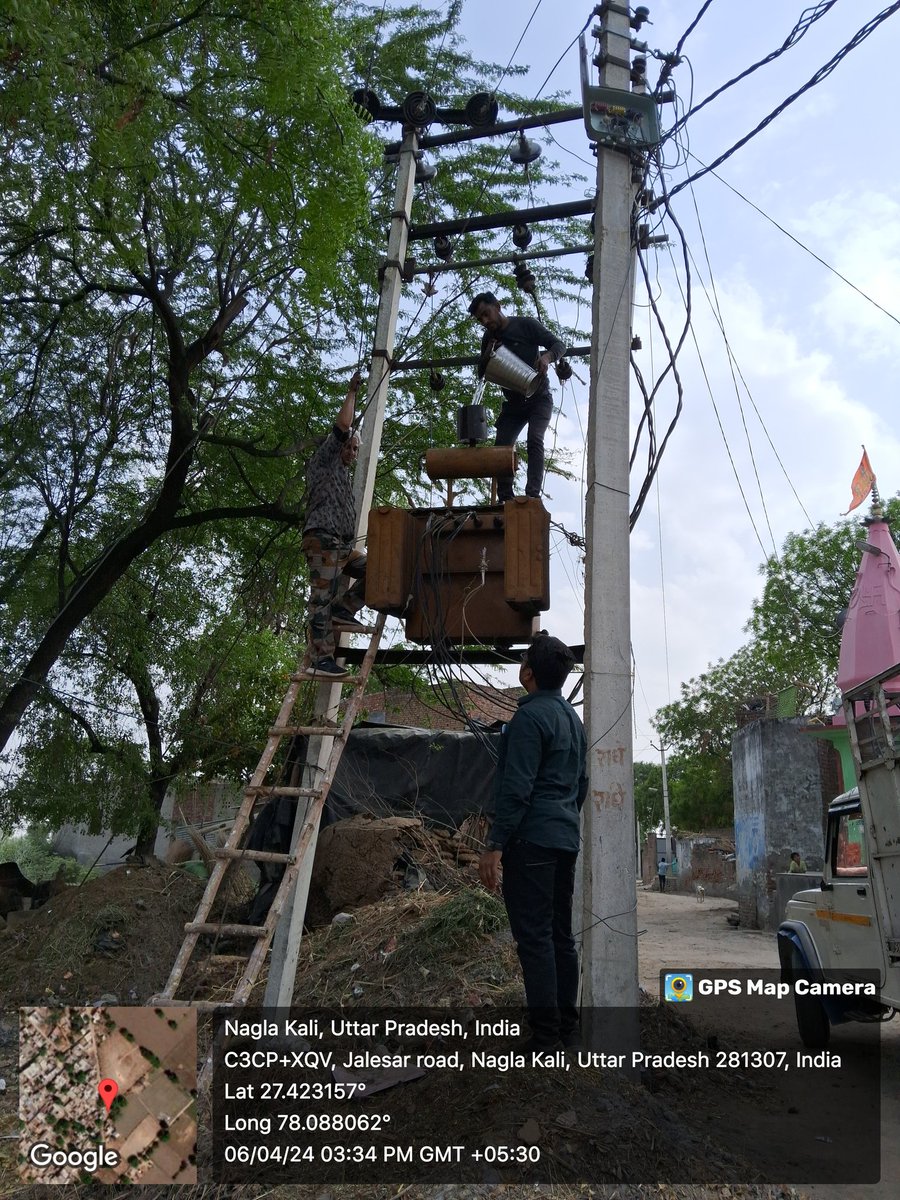 आज कार्यशाला हाथरस टीम द्वारा distribution के साथ मध्यम क्षमता एवं 100 kva के परिवर्तको का अनुरक्षण कार्य कराया जा रहा है <a href="/dvvnlhathras/">DVVNL HATHRAS</a> <a href="/EwdEe58123/">EE EWD ALIGARH</a> <a href="/MDDVVNL/">MD DVVNL AGRA</a> <a href="/dvvnlhq/">Dakshinanchal Vidyut Vitran Nigam Limited</a>
