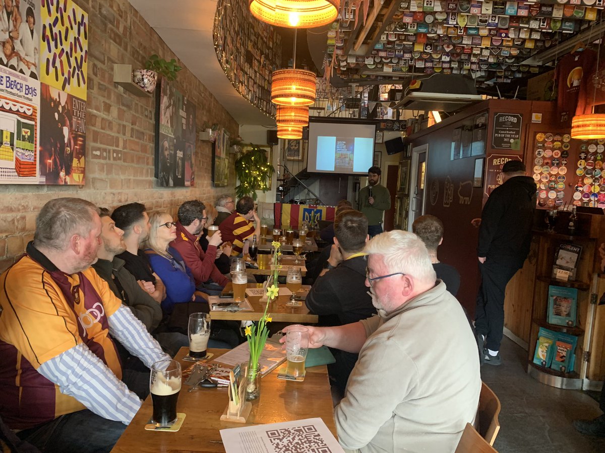 The final talk of the season, a packed @TheRecordCafe to hear the history of Ukrainian football @Uki_Bantams #bcafc