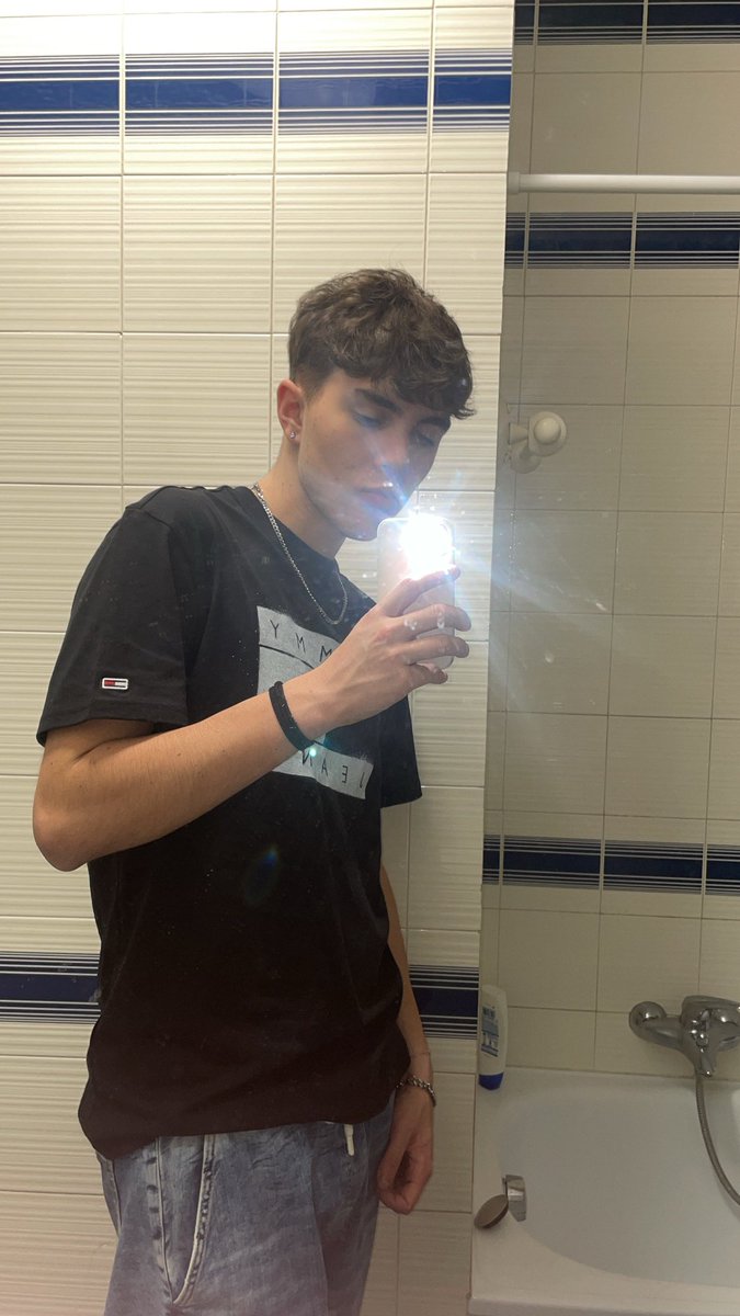 Leo__ tweet media