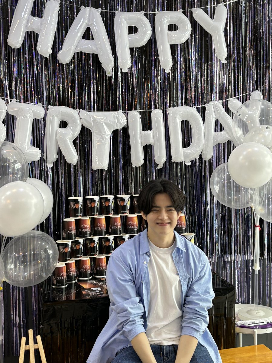 Cafe_SemoNemo's tweet photo. 웃는게 너무 예쁘신 수빈님🩵

대전 세모네모 방문 해 주셨습니다

너무 자상하시고 어마어마한 팬사랑... 👍🏻
생일 축하드립니다🩵

#수빈 #정수빈
#대전 #세모네모 #생일 #카페 #생카 https://t.co/M6CCVg2iqs