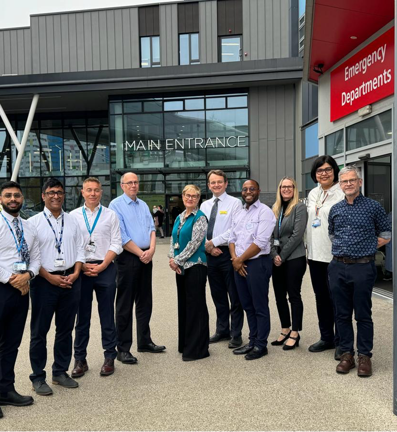A pleasure to join @NHSEnglandNMD @halliday_kath @RCRadiologists visiting @rayessastroke et al @HullHospitals delivering #MT >7.5% of their local population. Fantastic example of innovation with fully trained #IR's @BSIR_News collaborating with #INR @UKNGNeuro @TheStrokeAssoc