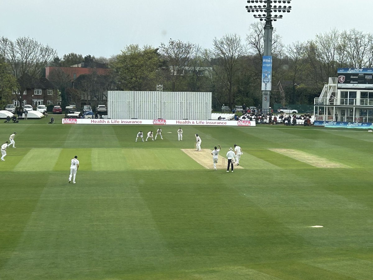 Just the 190 days since I was last here, I am back on the wireless as #Kent host #Somerset in the opening round of the @CountyChamp - join proper commentators @antgib @twiggsonia and I for 104 overs in the dirt via the link below…
