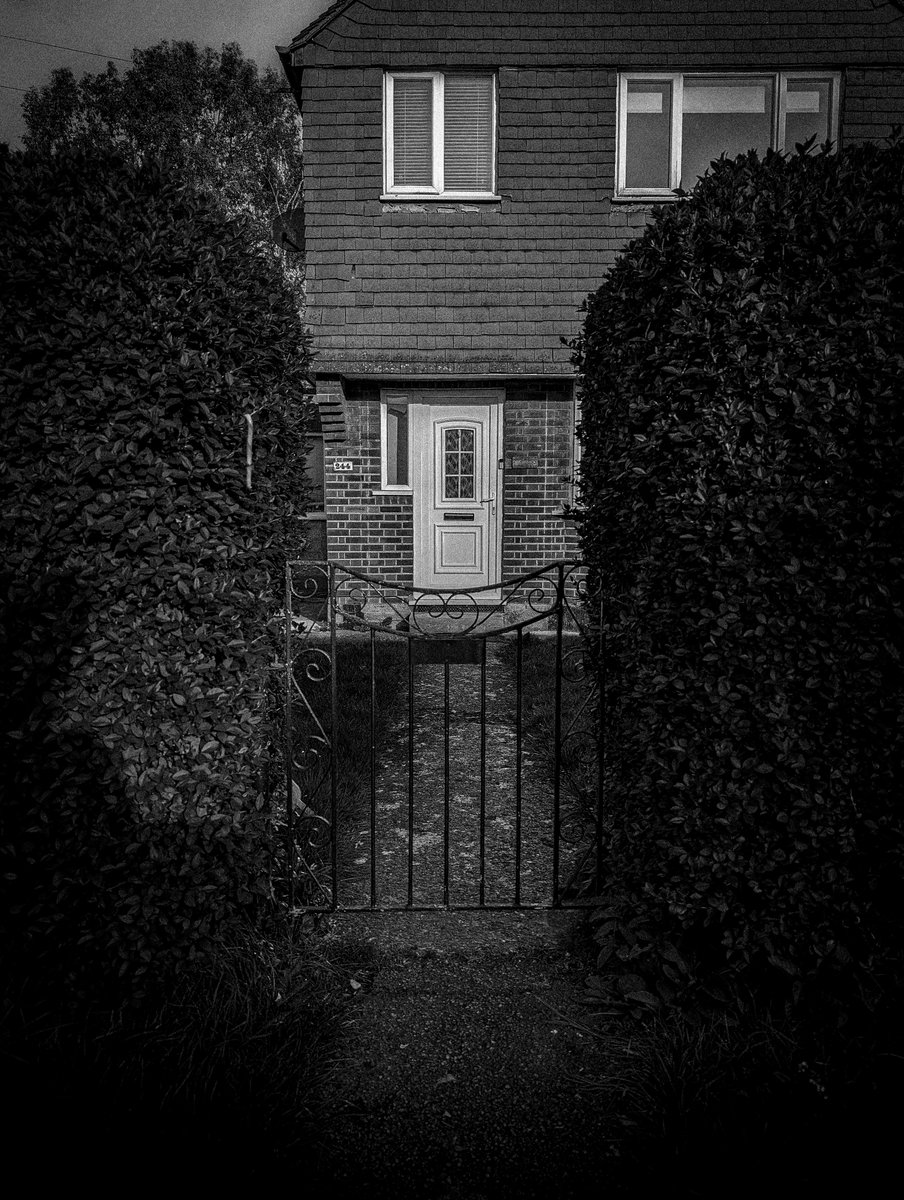 This is giving me some American horror story vibes!

#Spooky
#blackandwhitephotography 
#LeadingLines 

📸 Shot On #Pixel8Pro #TeamPixel #PixelSuperfan