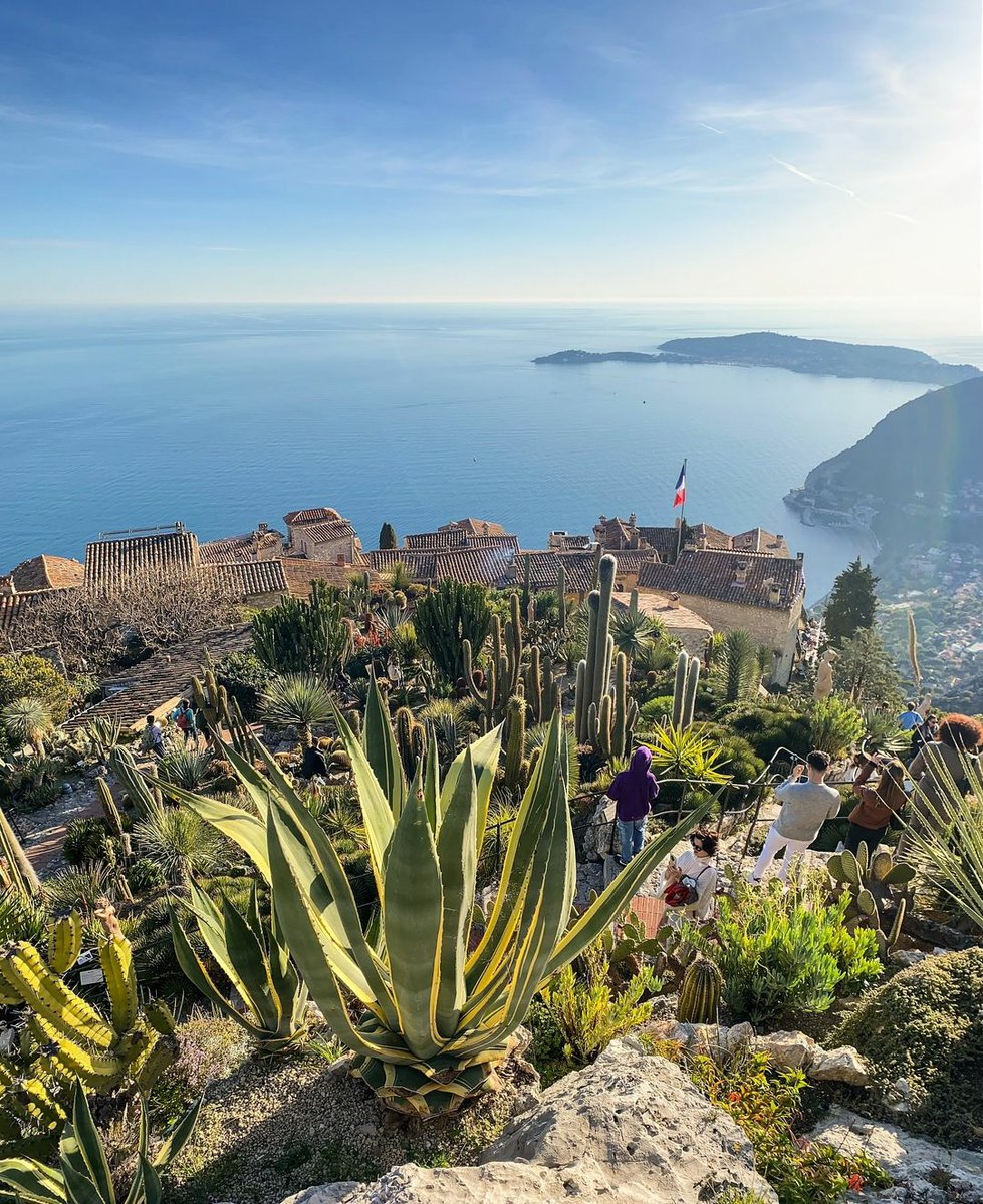 🇫🇷Vous venez contempler le panorama fabuleux du Jardin Exotique ? 😍🌵✨ . . . 🇬🇧Have you come to contemplate the fabulous panorama of the Jardin Exotique ? 😍🌵✨ . . . 📸julie__arena (IG) #Eze #Ezevillage #CotedAzurFrance #ExploreNiceCotedAzur