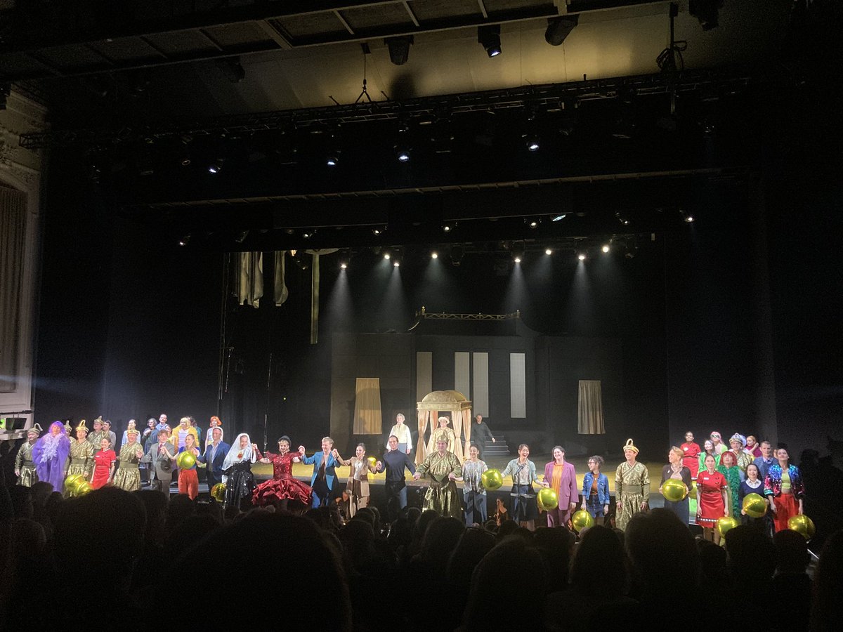 ManuelBrug's tweet photo. Messy, queer, activistic, exotistic, chinese🇨🇳, Russian🇷🇺, Viennise - nice to see after 236 years Italian world creation of #antoniosalieri #kublaikhan @TheaterWien. Musically a pleasure thanks @talenslyriques #christopherousset. Fine singers #alastairkent🙌, uneven production😎 https://t.co/dpzwdrTo4r