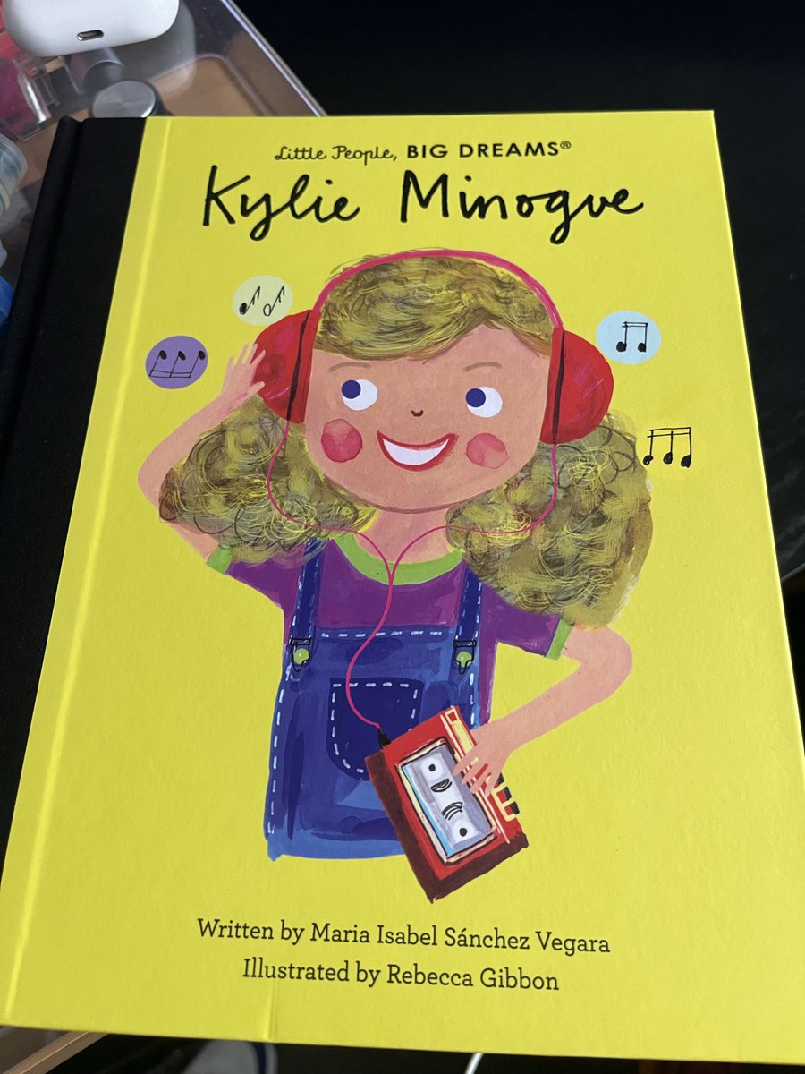 A nice little delivery I got from Amazon today this new @kylieminogue book