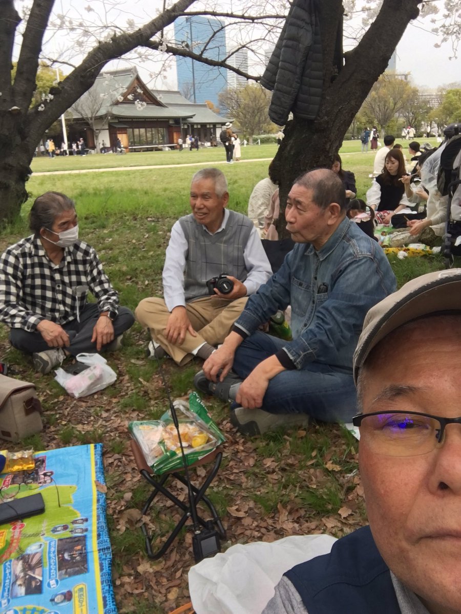 batahiro's tweet photo. 本日4月6日（土）お昼より、ひかりハム同好会恒例春のお花見アイボール会大阪城西の丸庭園にて開催させていただきました。9名様の参加いただき誠にありがとうございました。���しに盛り上がって3時間も過ごすことが出来ました。 https://t.co/M4Q4MagBPy