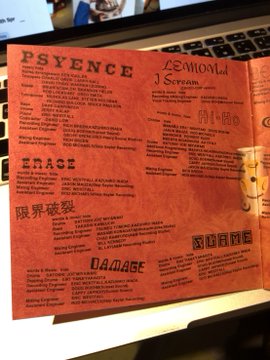 area014's tweet photo. hide永久保存版BOXセット 『REPSYCLE ~hide 60th Anniversary Special Box~』についてのまとめ

【その5】リマスタリング作業中に思い出した諸々やワタシの感想などをまとめておきます😎

3月4日🚀ヤバい、HURRY GO ROUNDの新バージョンが良すぎて泣ける😭やっと自信を持って「完成したよ」ってhideちゃんに言えそう🤘😎＜ 明日から最終マスタリング週間です〜引き続きがんばります🚀

3月5日♻️Ja,Zooの１曲目「SPREAD BEAVER」のイントロでパソコンのキーボード叩いてネットに繋がる音が入ってるんだが、これ当時LAでhideさんが住んでた家の電話番号を打ってるんだよ😎あ、まてよ、打ってるのはhideサイトURLかも。ダイアルアップの音がhideの家だったかな。

3月6日🎆BEAUTY&STUPIDは、生演奏のノリの良さを最大限に出すため、いわゆるサイボーグロック的なエディットを施していない楽曲なのだ。後半、楽曲の盛り上がりと同時にスピード感も増してくるあたりがエモいね

3月7日📀PSYENCE収録のLASSIEはINAがミックスしたいわゆるデモ音源。hideさんがこれがイイっていうからこれでイイんだけど、INA的にはえ？デモ使うんかい！という感じで満足いかなかったのだが😎今回のリマスターで生まれ変わって28年ぶりにやっと納得できました🤣

3月8日👁️1stアルバムはベスト盤などの後発CDに収録されていない曲が多いので、生まれ変わった感がすごい😎90年代のCDは、例えるならカバンに荷物をパンパンに入れてる状態。「音圧」はあるけど「隙間」がない。3D感少なく各パートの境目が分かりにくいのだ。その辺りが改善済み👌

3月9日😭PSYENCE完成後にサンプル盤もらってジャケの参加ミュージシャンクレジット欄みたらオレの名前が無ぇ〜〜〜😱とショック受けて泣きそうになったけど、次ページに特別枠（写真参照）で載っててそれはそれでやっぱ泣きそうになった

3月9日👁️1stアルバムは曲以外にも、おバカすぎるアイデア（ギミック）が沢山はいってますね。SCANNERの前にあんな音が入ってたとは、完全に忘れてたわ😅＜CDでDICEのあたまから爆音で聴いてくとわかるかもよ（てか、続けて聴かないとわからない）♻️REPSYCLEではその辺りわかりやすくするために曲スタートIDの位置を修正してます🙏

3月11日🐟有名なhide直筆のJa,Zoo曲順表に「FISH SCRATCH FEVER」が書いてなかったのはご存知かと思いますが、たぶん曲順表書いたときってFISHボツ方向のときだったのかも😅ボツから救われた話が↓（ワタシの旧ブログ）に書いてあるの思い出した。
https://t.co/lZRUzvzi8Y

3月11日👻リマスタリング現場からのお知らせです🎇ZOMBIE'S ROCKについてのお話はhideBOXのブックレットをご覧ください🤘😎

3月23日👁️レコード会社からリマスターCDの最終確認盤が届いて朝イチから家のオーディオ（民生機）でチェック中💥なにこれ？ヤバい良すぎる。めちゃくちゃ嬉しい👏泣きそう🥺てか、ちょっと泣いてる😭全世界のhideファンに聴いて頂きたい🙏😎

3月23日👁️ああ、ひさびさだな〜、曲に対する想いとか関係なく、単純に聴いてスゲ〜！！カッコイイ！！って涙出る感覚🥲その昔、松本さんもミックス時に「INAちゃん、みてみて涙出てきた！」とかやってたの思い出した👌ありえあないとこでジワっときてます🥹DOUBTやOBLAATのイントロで涙出るとは思わなかったw

3月23日📀リマスターCDの最終確認盤チェック（自宅編）、夜の部はPSYENCE☢️オリジナル盤は音圧重視で平面的な印象だったけど、今回の聴くと、前後左右に音が広がっていく感が素晴らしい。全体的に音のエッジが立ってて、目に見えない膜が一枚剥がされた感。お手元に届いたら新旧を是非聴き比べてみてください

3月23日♻️リマスターCDの最終確認盤チェック（自宅編）、第3部 Ja,Zoo🚀ロケダイはじまって思わず声出た「わ、全然違う！」😎新ピンスパ🕷️カッコよすぎだろコレ🤠全曲通してフルデジタルエディティングが生み出すサイボーグロック本来の破壊力と爆発力がハンパねぇ💥あぁぁエモすぎる😭

3月23日♻️悲しい思い出や、ツラい思い出が多すぎて、あまり聴いてこなかった「Ja,Zoo」だけど、改めて聴き込んだらめちゃくちゃ名盤じゃんコレ。とても26年前の音楽とは思えないわ。

3月23日😎リマスターCDの最終確認盤チェック終了〜手前味噌ながらほんとに素晴らしい出来で感動しています。マジで嬉しい！！めちゃくちゃ嬉しい！！とりあえず呑む！！全世界のhideファンはもちろん、そうでない人にも聴いて頂きたい永久保存盤💿ができました🤘😎＜やったぜ！hideちゃん！！乾杯じゃ〜🍺