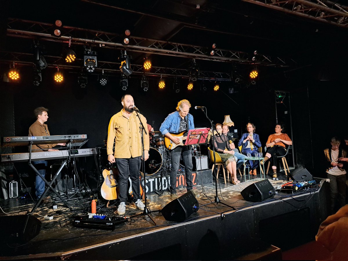 Feest! 10 jaar @Garenspinnerij Trots! Samen met <a href="/Prosper61/">Hugo Hillenaar</a>, @LoukeVissers,<a href="/IVerkaaik/">Ineke Verkaaik-Hogervorst</a>, Theo en Hugo aan de basis mogen staan. #goud