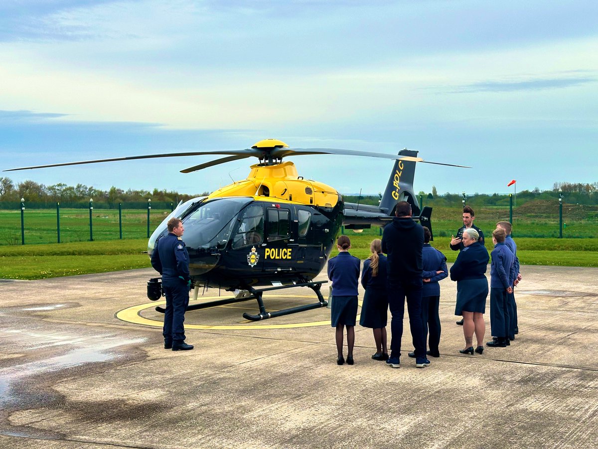 This morning the Barton crew had the privilege to show members of @1969aircadets around the aircraft and give them a presentation on NPAS. #Police #AirCadets