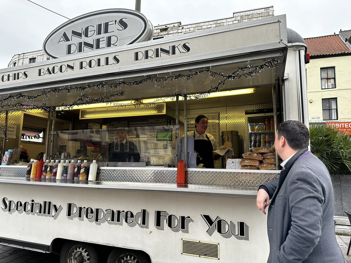 Great to welcome <a href="/BenHouchen/">Ben Houchen</a> to Darlington this morning to meet independent traders. #ShopLocal #LoveDarlo #BackBen