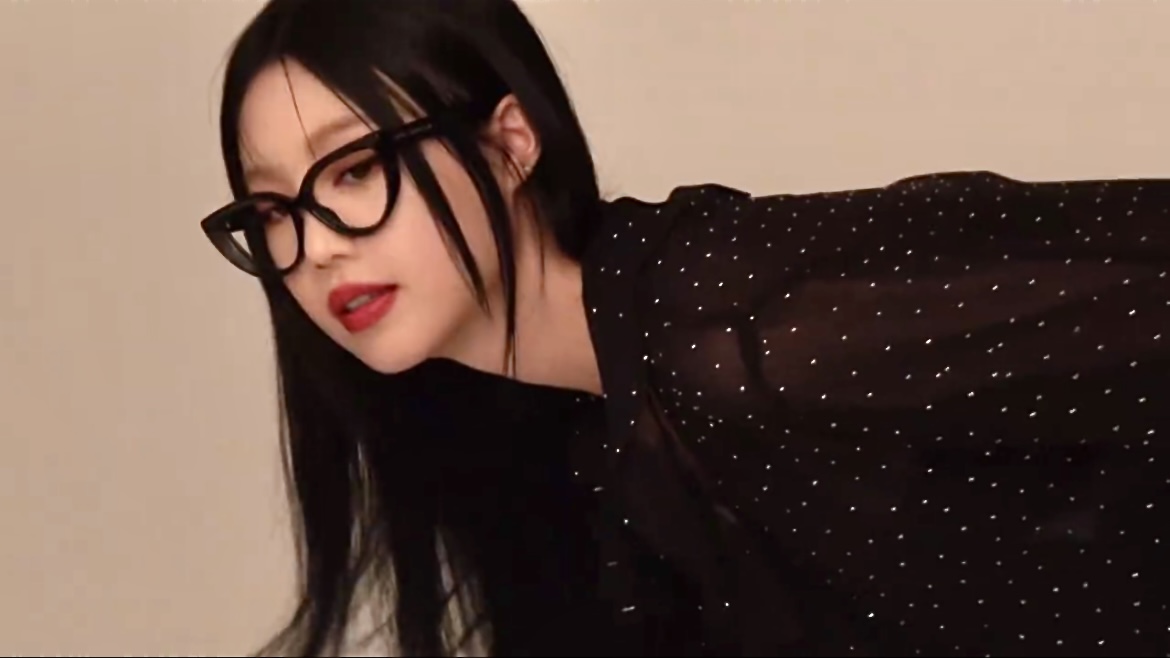 teamsoojinph's tweet image. New #SOOJIN preview for Deling Magazine! Watch it here:
🔗m.weibo.cn/detail/5020178… 

#수진 @BRD_SOOJIN