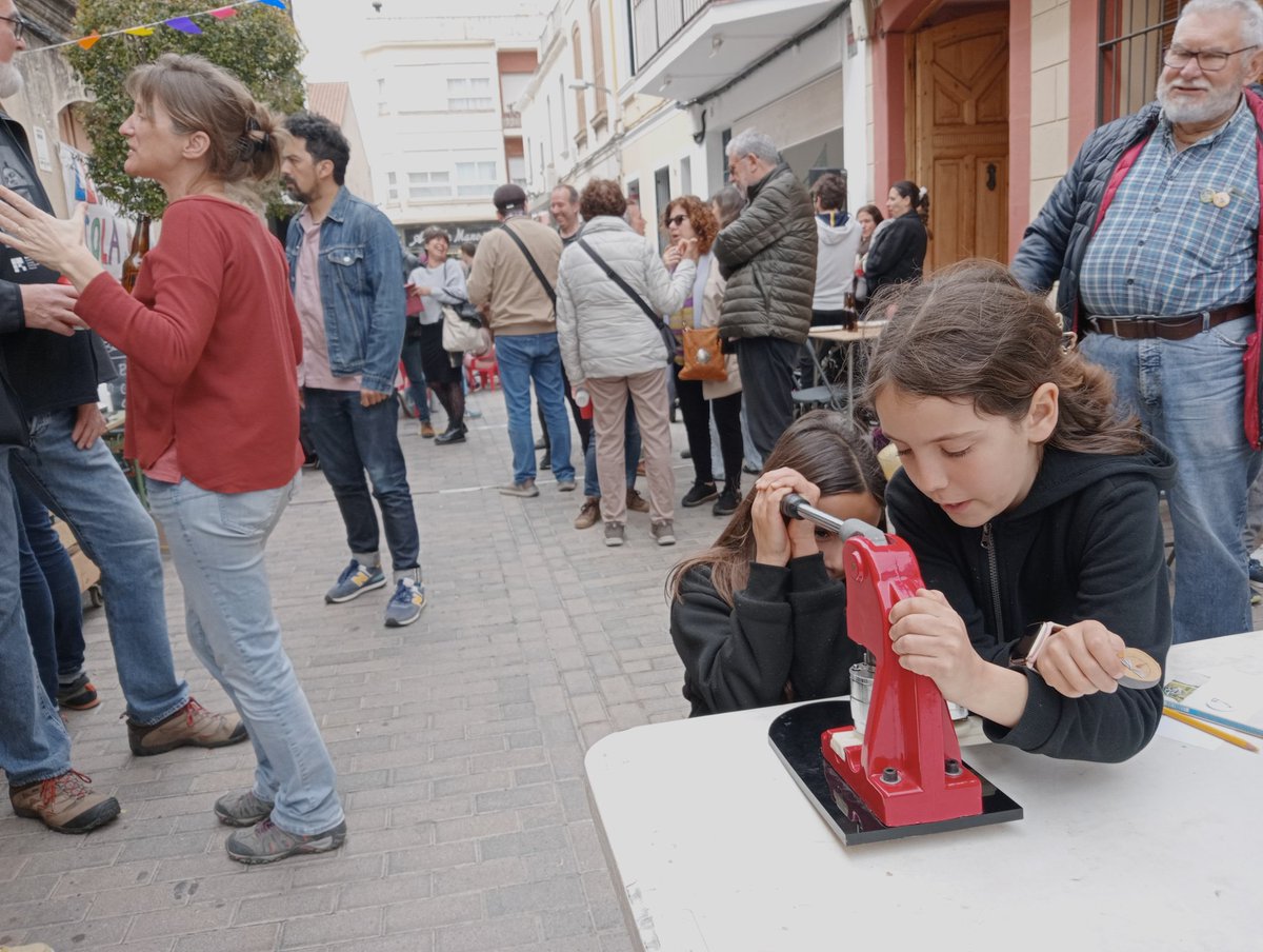 Tenim present d'on venim, cada dia construïm l'on anem.
Avui celebrem #11anyscansanpere d'autogestió i autoorganització comunitària a Premià de Mar.